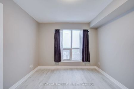 181 Village Green Square #2021 - Photo 4