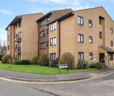 The Rowans, Woking, Surrey, GU22 - Photo 4