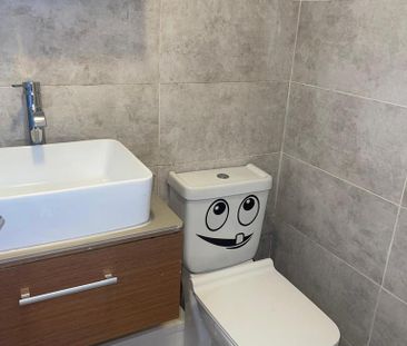 1 bedroom in a house share to rent - Photo 5