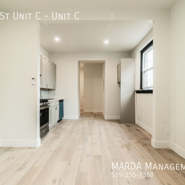 MODERN 2 BED/1 BATH LOCATED IN CHATHAM + HYDRO - Photo 1