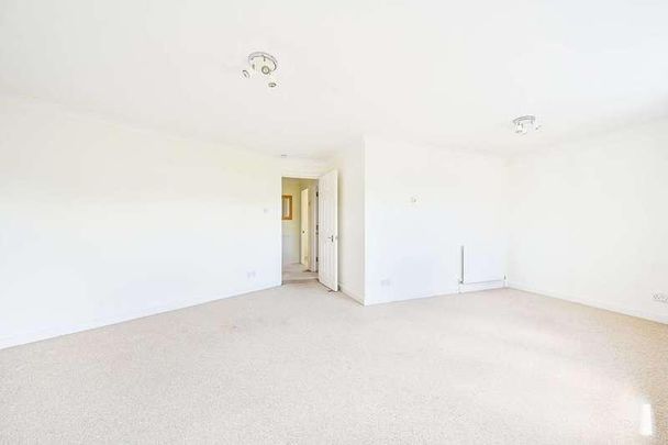 Huntingdon Gardens, Grove, W4 - Photo 1