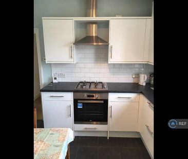 3 bedroom flat to rent - Photo 6