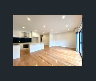 Modern and low maintenance. - Photo 4