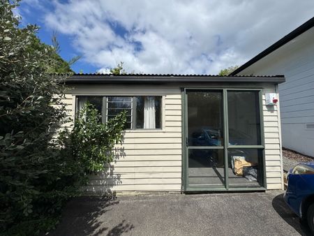 Beautifully Renovated Family Home in Sunnynook - Photo 2