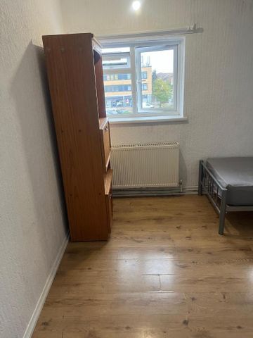 1 bedroom in a house share to rent - Photo 4