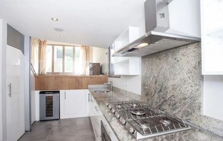 2 Bedroom Terraced - Photo 5