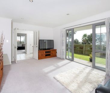 6-BEDROOM IN BOTANY COLLEGE - Photo 1