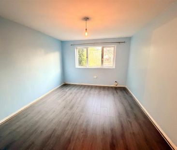 2 bedroom end of terrace house to rent - Photo 3