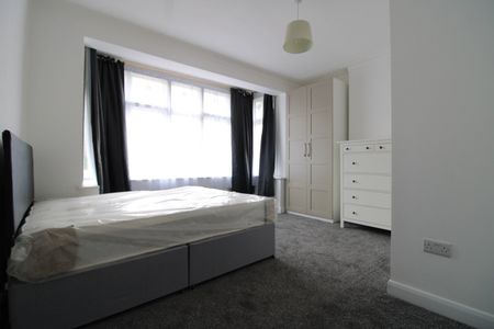 4 Bed End Terrace, Lammermoor Road, SW12 - Photo 5