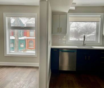 For Lease - 256 Annette Street Unit# Upper, Toronto, Ontario - Photo 2