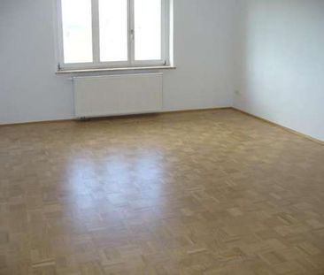 Viel Platz für Sie - 3 Raum Wohnung mit Wohnküche, incl. Einbauküche und Balkon zu vermieten - Photo 4