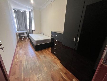 7 bedroom flat to rent - Photo 4