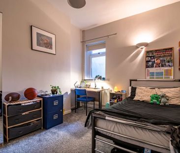 Stylish, contemporary six bed property - Photo 6