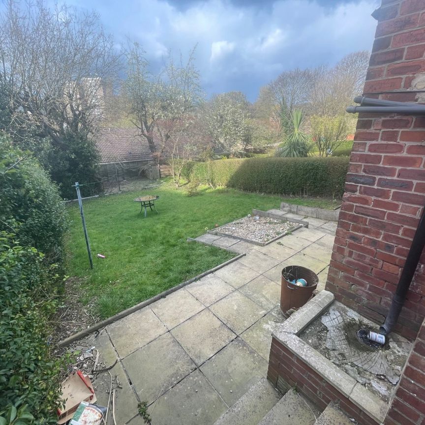 4 bedroom semi-detached house to rent - Photo 1