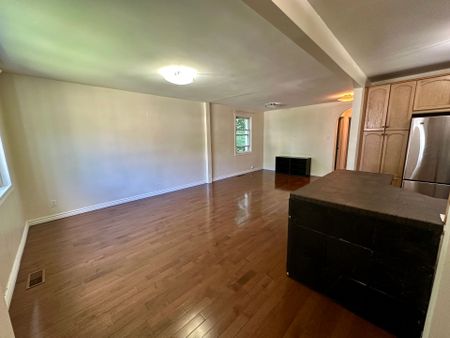 For Lease - 107 Elmhurst Avenue, Toronto, Ontario - Photo 4