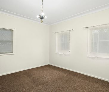 Comfortable Family Living in Mount Saint Thomas - Photo 6