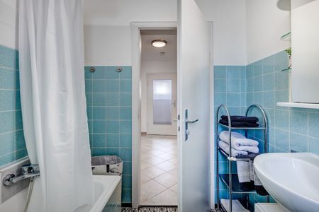 Southern edge of Munich, in quiet neighborhood - Photo 2