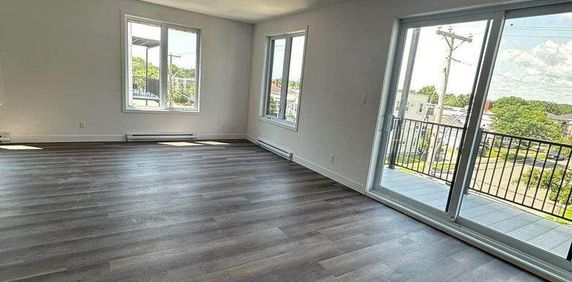 5 1/2 Style Condo à Louer - Photo 2