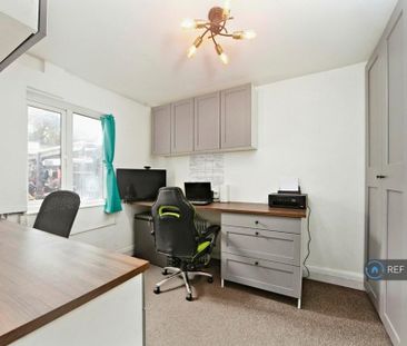 4 bedroom terraced house to rent - Photo 6