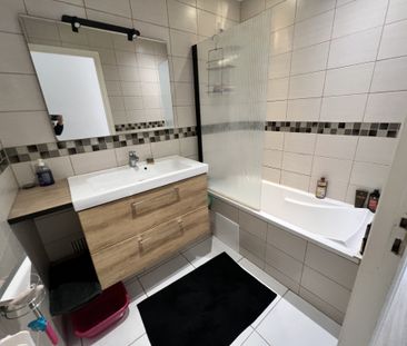 Location Appartement 5 pièces 96m² LANESTER 56600 - Photo 5