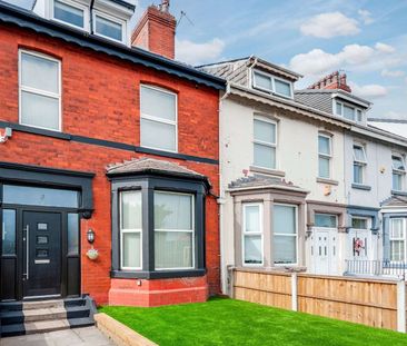 🔥 LUXURY LIVING IN L9 – Stunning 6-Bed All En-Suite Home with 4 Stu... - Photo 6