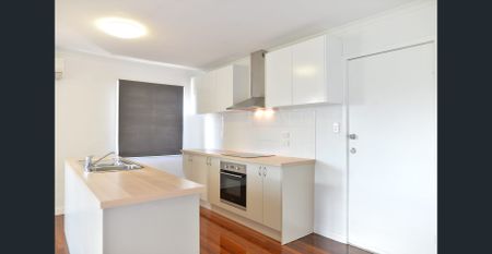 A perfect blend of convenience and low-maintenance style. - Photo 3