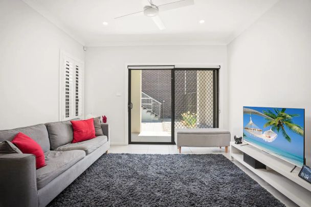 “Modern and Stylish Family Living in a Prime Rouse Hill Location” - Photo 1