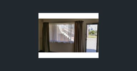 Front Unit 3 doors from the River! Open Monday 5pm - Photo 4