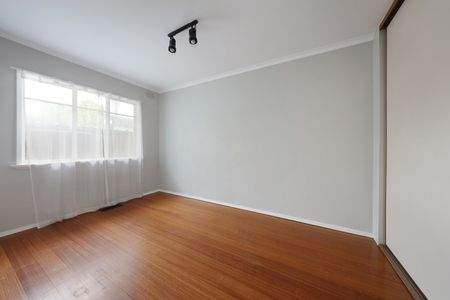 8 Windsor Ave, McKinnon VIC 3204 - House For Rent | Domain - Photo 2