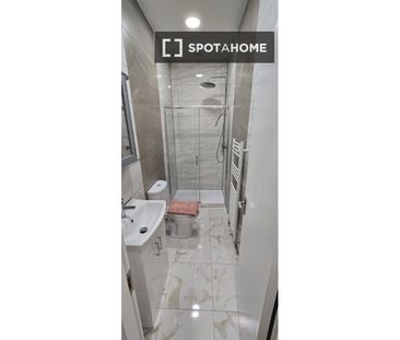 Bed in shared room in a residence for rent in Dublin - Photo 5