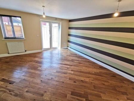 3 bedroom semi-detached house to rent - Photo 2