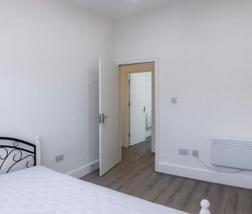 3 bedroom flat to rent - Photo 6