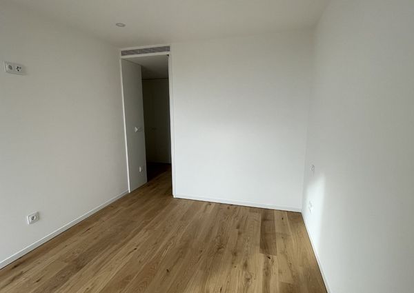 Apartamento T2 de Luxo no Cais da Fonte Nova com Vistas Deslumbrantes para a Ria de Aveiro