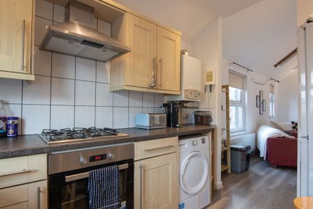 Cosy flat on vibrant Crwys Road - Photo 5