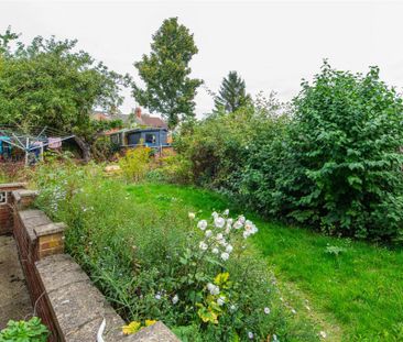 1 bed Room To Let - Photo 3