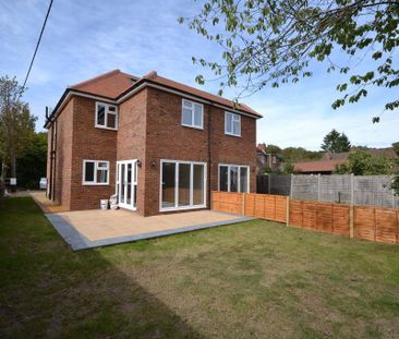 4 bedroom semi-detached house to rent - Photo 5