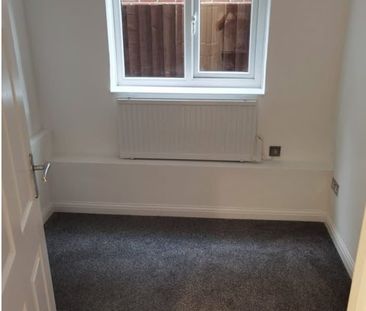 2 Bed Flat, Pinegrove Road, SO19 - Photo 1