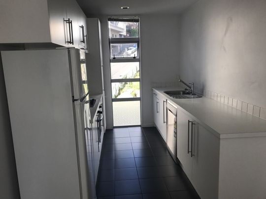 Spacious two bedroom apartment - Photo 1