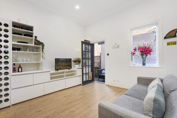 Boutique Living in the Heart of Manly - Photo 1