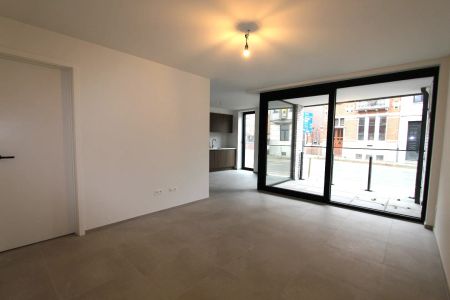 GELIJKVLOERS NIEUWBOUW APPARTEMENT MET TERRAS - Photo 3