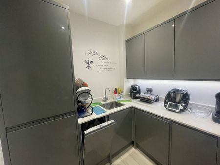 Room in a Shared Flat, Lea Bridge Road, E10 - Photo 3