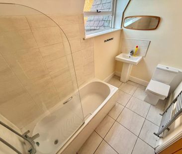 2 bedroom penthouse to rent - Photo 3