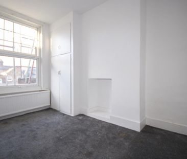 4 bedroom semi-detached house to rent - Photo 5