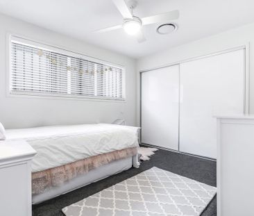 Exquisite Bayside Living in Manly - Photo 4