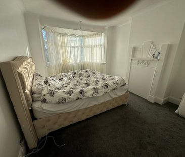 3 bedroom end of terrace house to rent - Photo 2