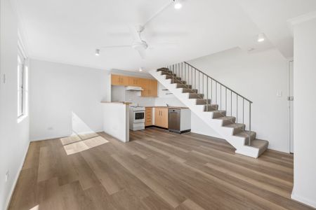 BRIGHT & AIRY ONE BEDROOM APARTMENT - Photo 3