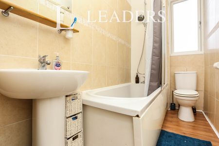 2 bedroom flat to rent Devonshire Road, Forest Hill, SE23 - Photo 4