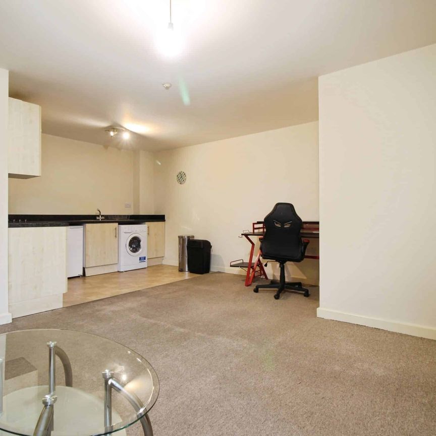 Wellington House Wellington Street, Swindon, Swindon, SN1 - Photo 1