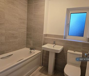 3 bedroom semi-detached house to rent - Photo 4