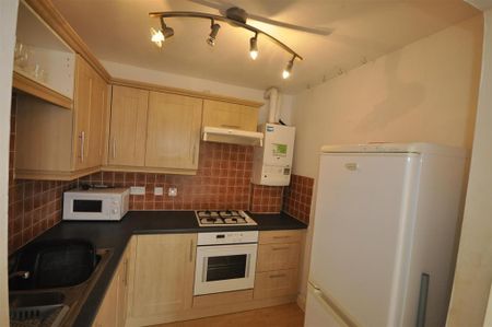 2 bedroom flat to rent - Photo 4